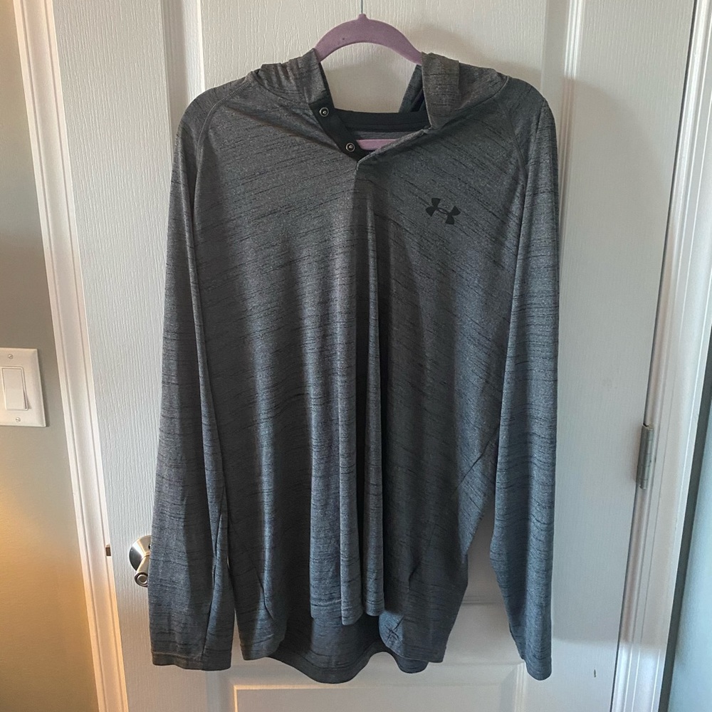 Men’s Under Armour grey pullover
